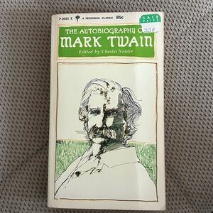 Vintage paperback Autobiography of Mark Twain with photos